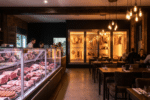 Kasap reyonu ve restoran salonunu birleştiren butcher shop steakhouse iç mekânı
