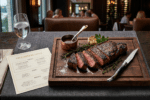 Steakhouse menüsünde dry aged steak sunumu, fiyatlandırma ve menü mühendisliği